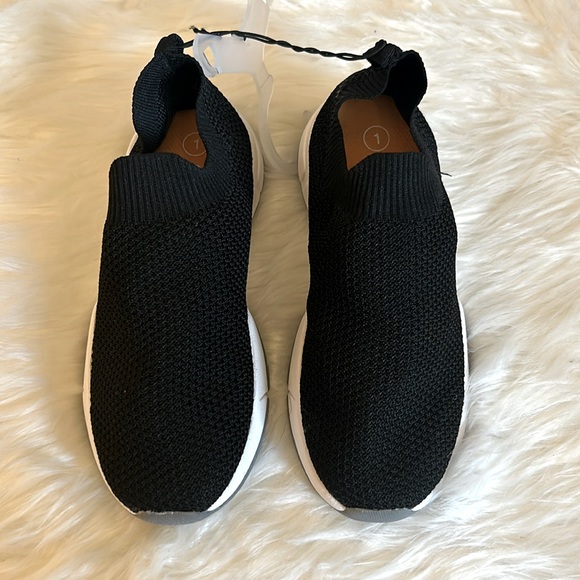 Cat & Jack Other - ⭐️NWOT - Cat & Jack Kids' Slip-On Shoes